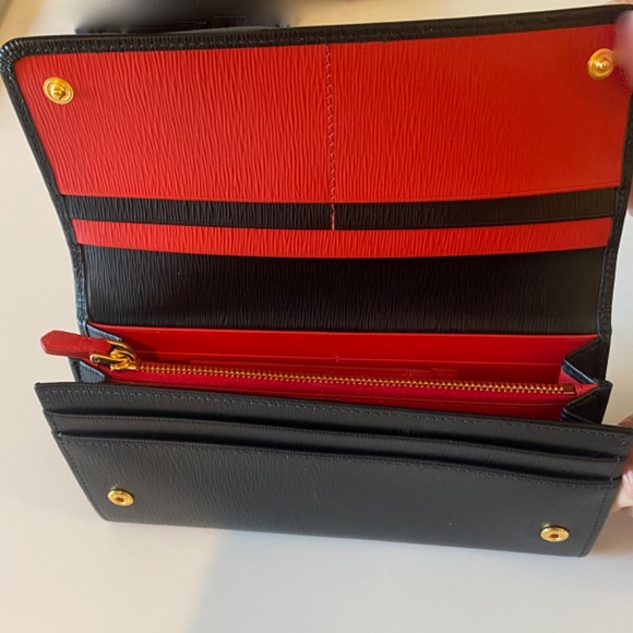 Prada Large    Black Wallet with Red Interior Large. - Picture 5 of 6